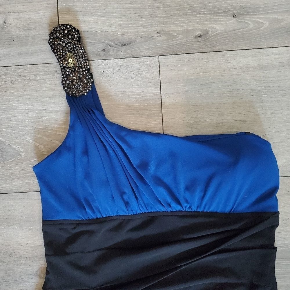 City triangles One-shoulded sparkle embellishment neckline Black/royal b… - Picture 5 of 15